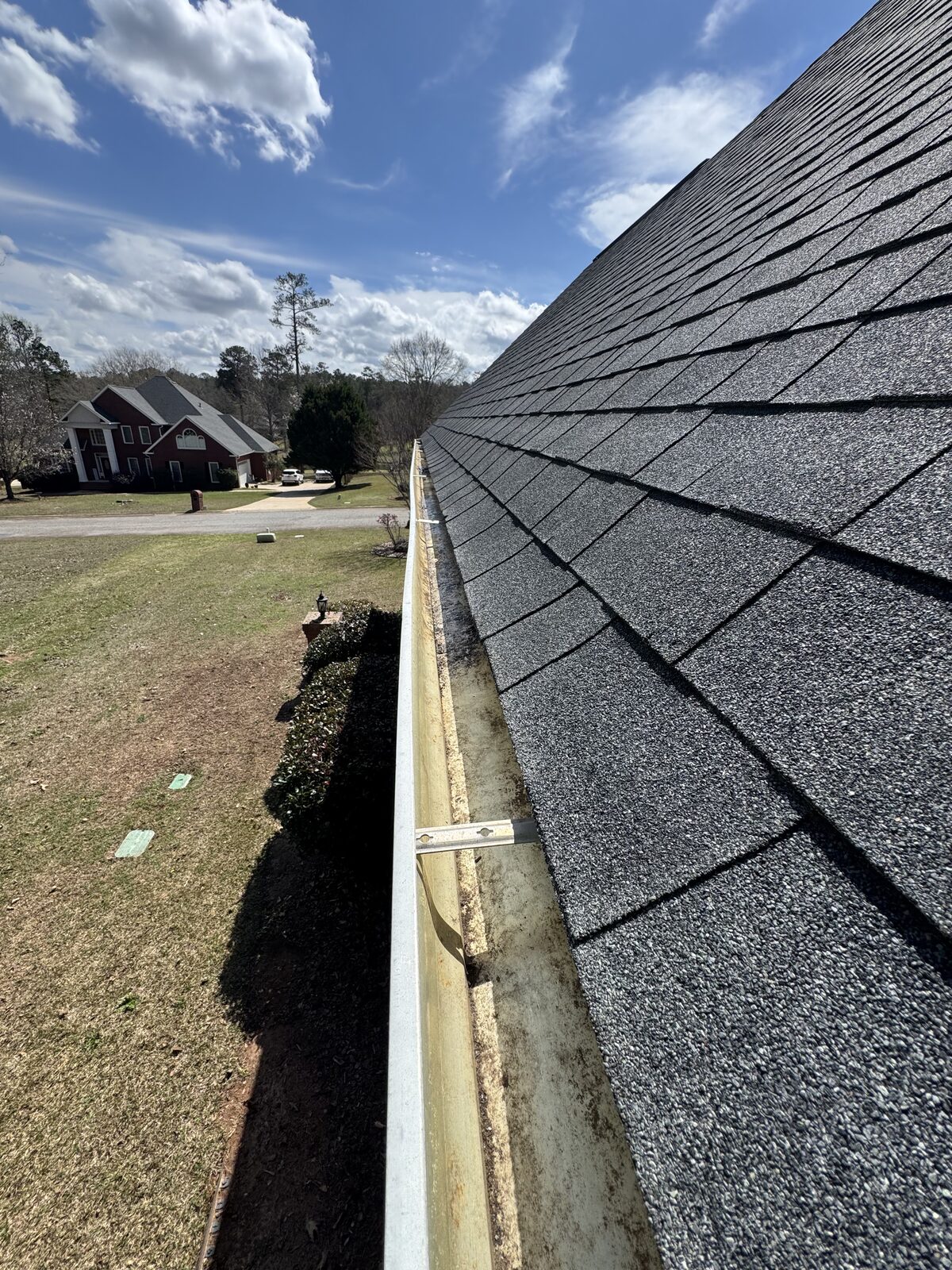 Clean gutter line after professional service